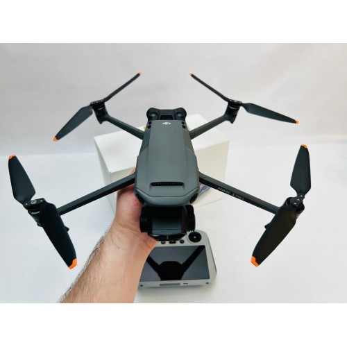 Квадрокоптер DJI Mavic 3 Pro в Зеленограде с пультом DJI RC